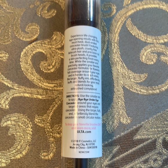 IT Airbrush Dual Ended Flawless Complection Concealer & Foundation Brush#132 - Picture 4 of 8